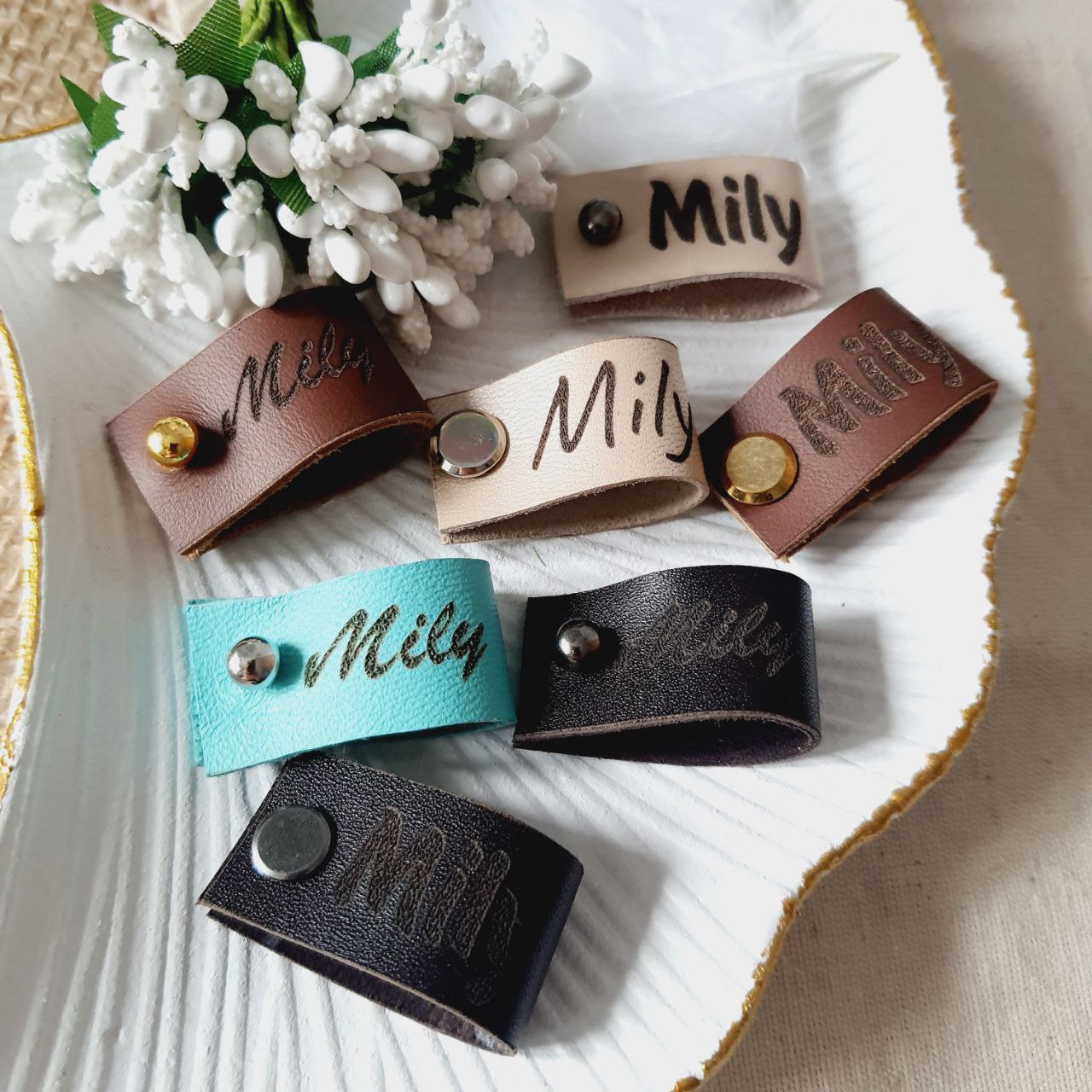 Leather tags with screw 1.5cm to order