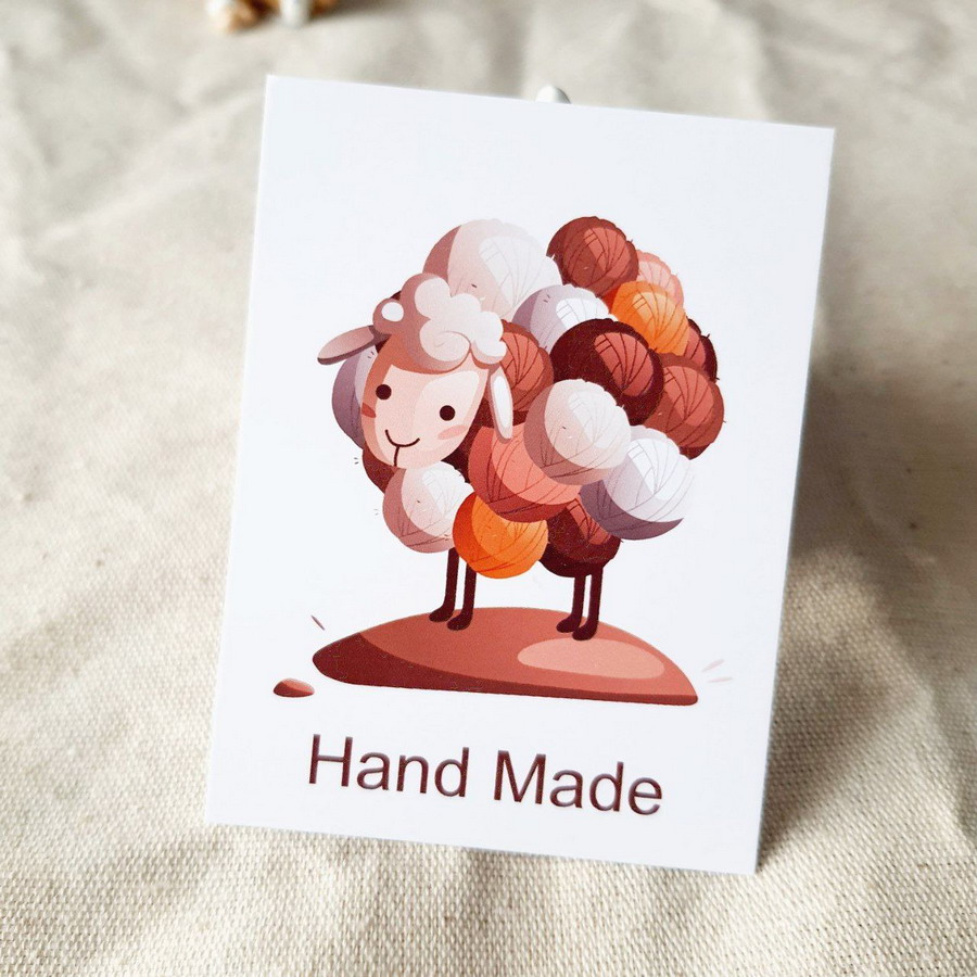 Міні-листівка «Hand Made» з малюнком вівці у вовняних клубках BK3SH_VZ009