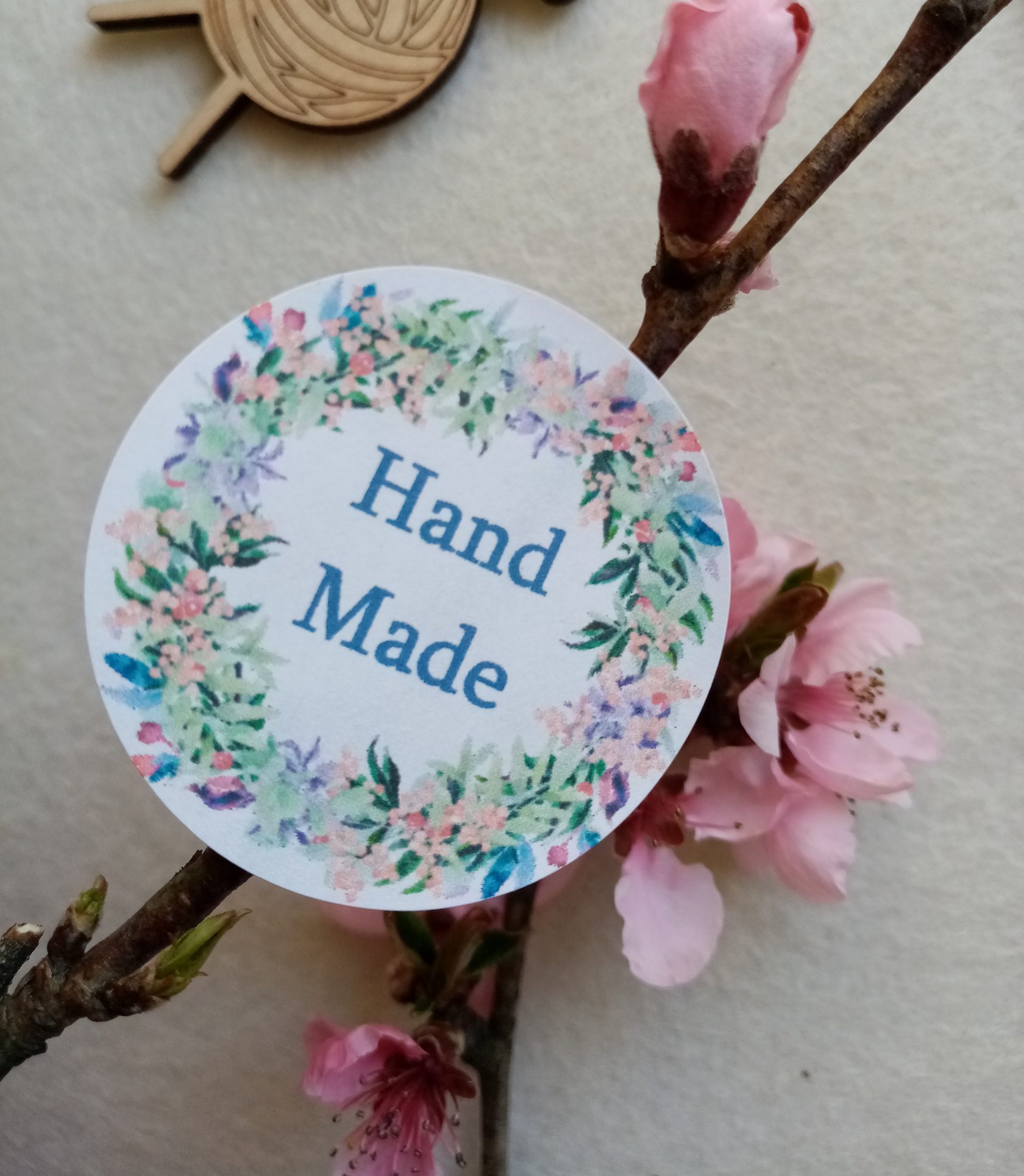 Stickers white diameter 4 cm «Hand Made» N2SH023