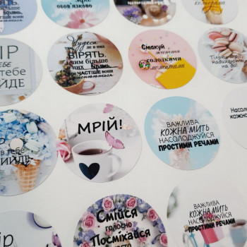 Set of white stickers with motivators, 4 cm in diameter. MixNkl_A1