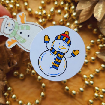 Round stickers with a snowman design UANG_n017