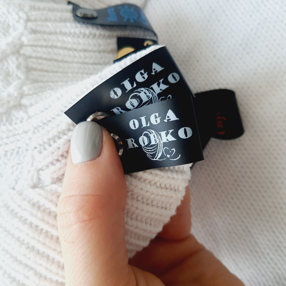 Black silicone tags with screws 2 cm