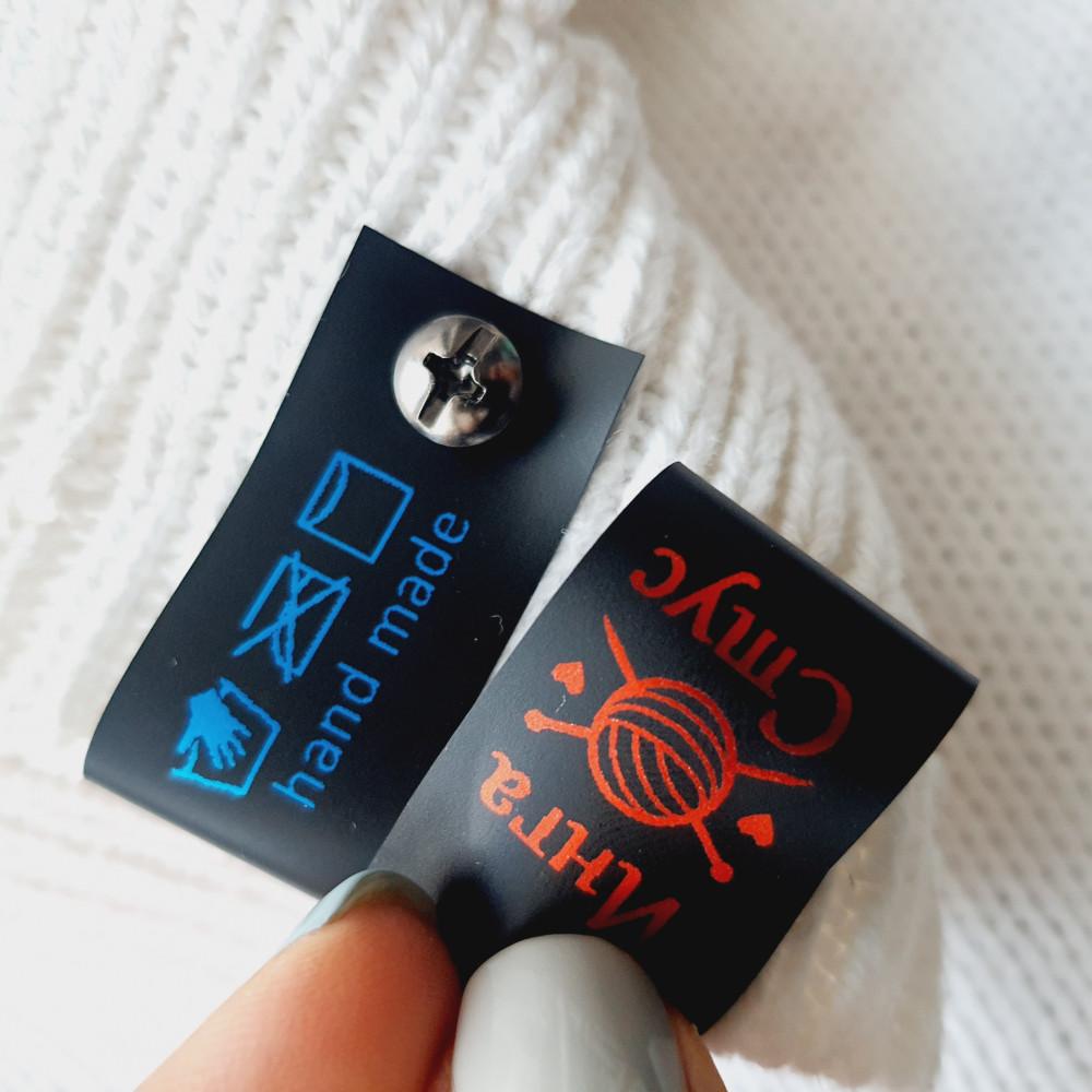 Black silicone tags for printing composition/care (on screw and sewn) 2cm