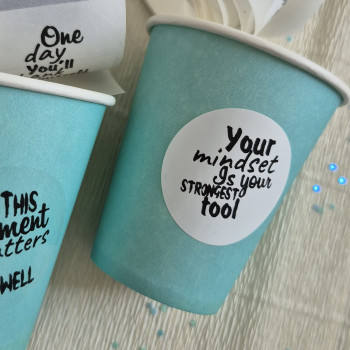  A mix of white stickers with motivational phrases (angl) Mt7_mix_n_b