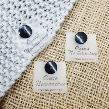 Silicone tags with a button 3 cm