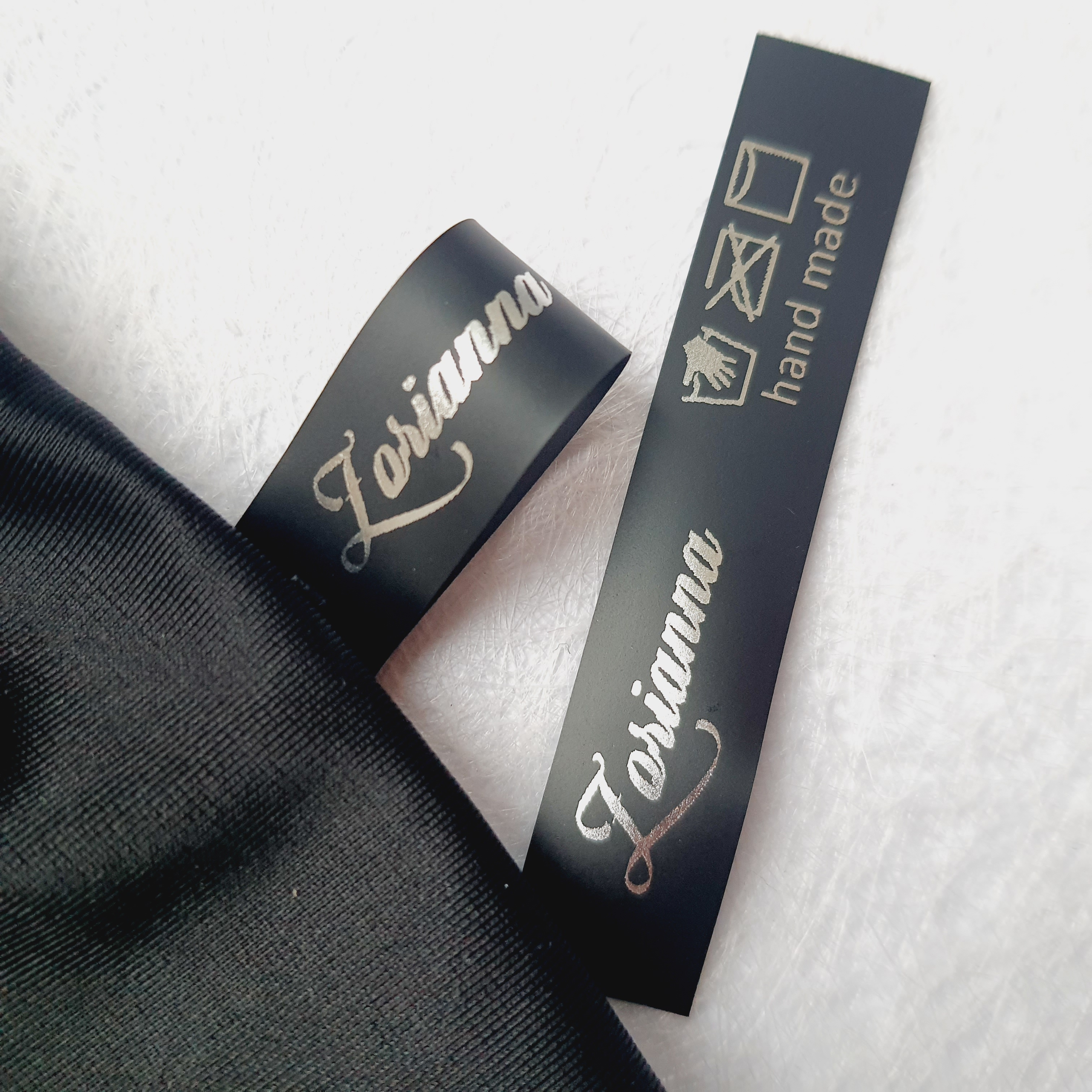 Black silicone tags for printing composition/care (on screw and sewn) 1.5cm